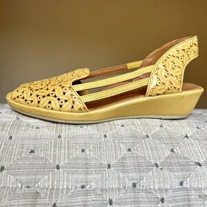 L’amour Des Pieds Bainya Gold Mustard Yellow Leather Wedge Heel Sandal Women 8.5